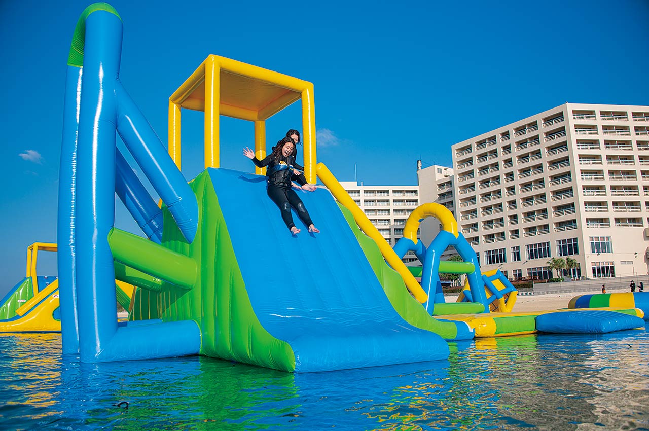 リザンアドベンチャー(海上エアー遊具)