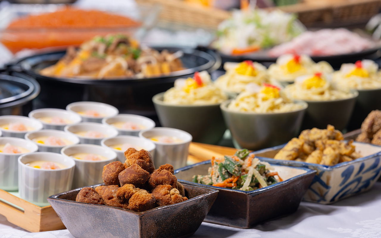 レストランでの食事イメージ