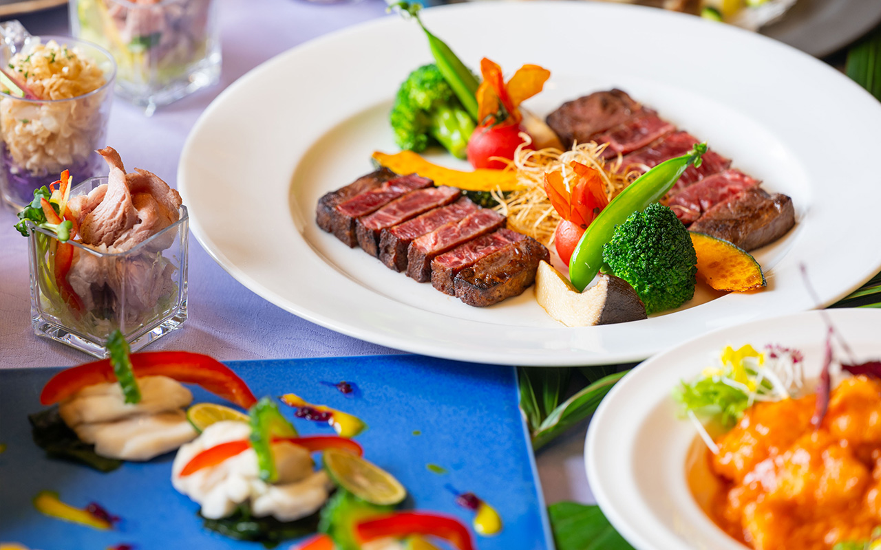 レストランでの食事イメージ