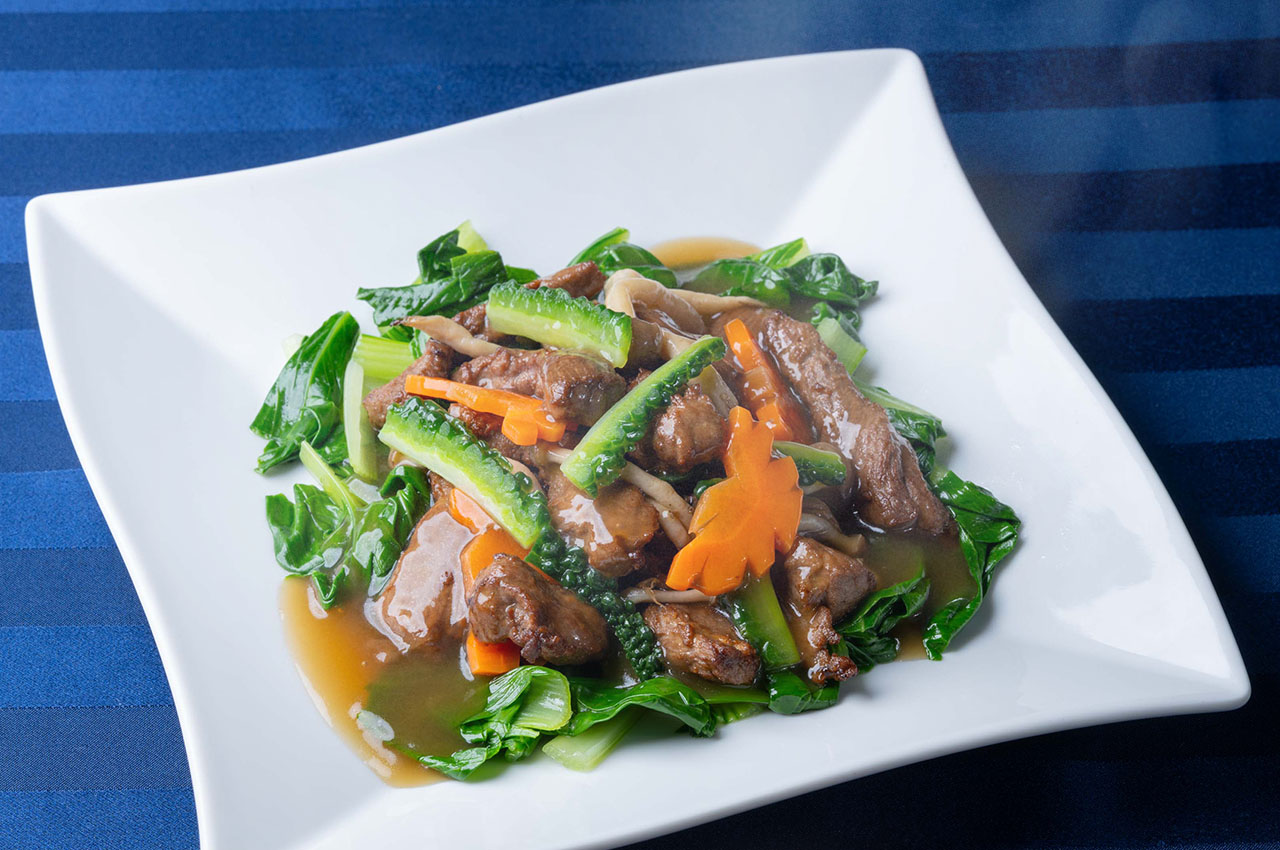 牛フィレ肉と県産野菜黒豆ソース炒め
