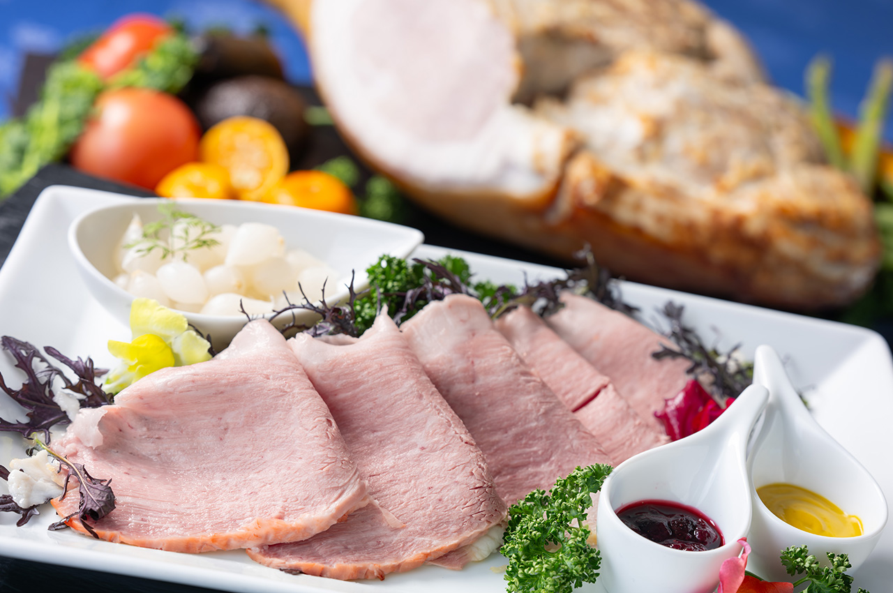 骨付き島豚もも肉のスモークハム