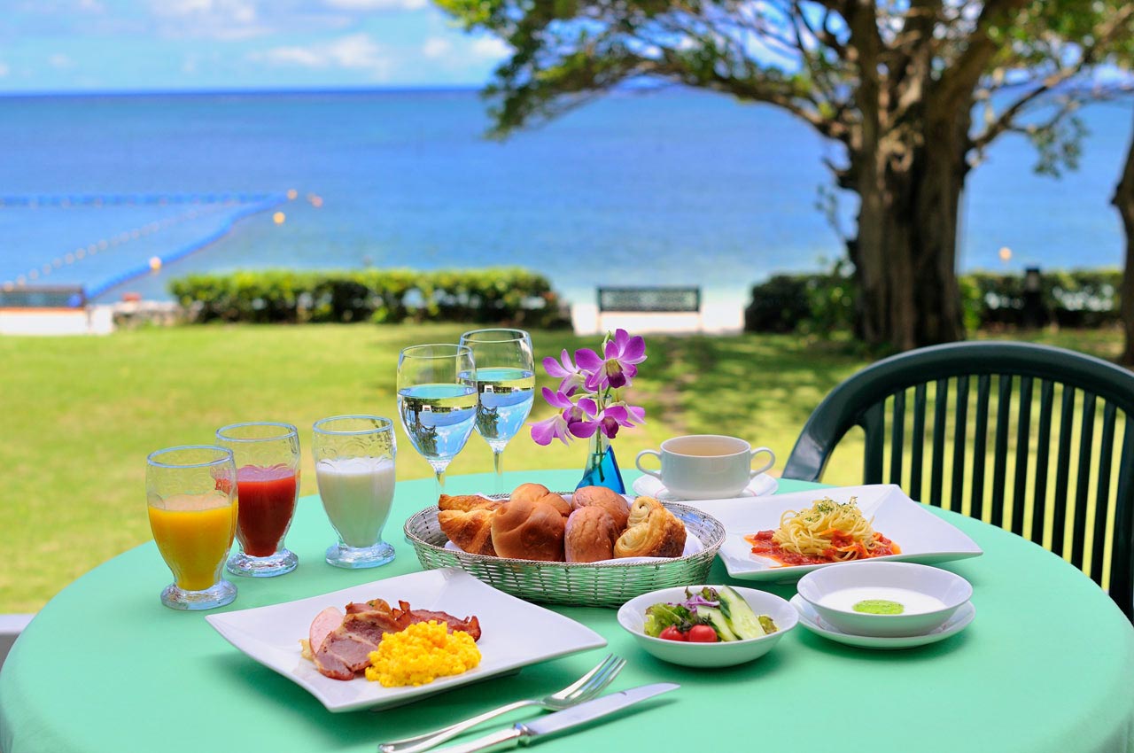 沖縄のホテル、リザンで朝食はシーサイドレストラン 谷茶ベイ