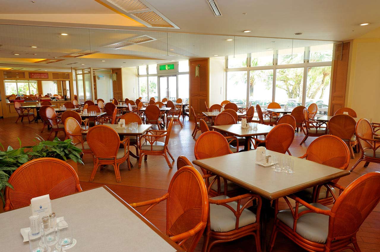 沖縄のホテル、リザンで朝食はシーサイドレストラン 谷茶ベイ