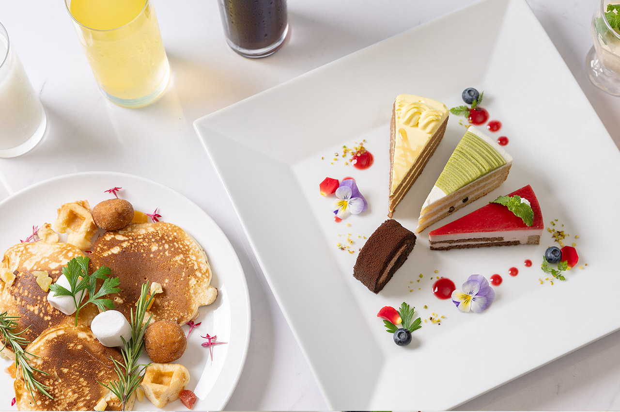レストランでの食事イメージ